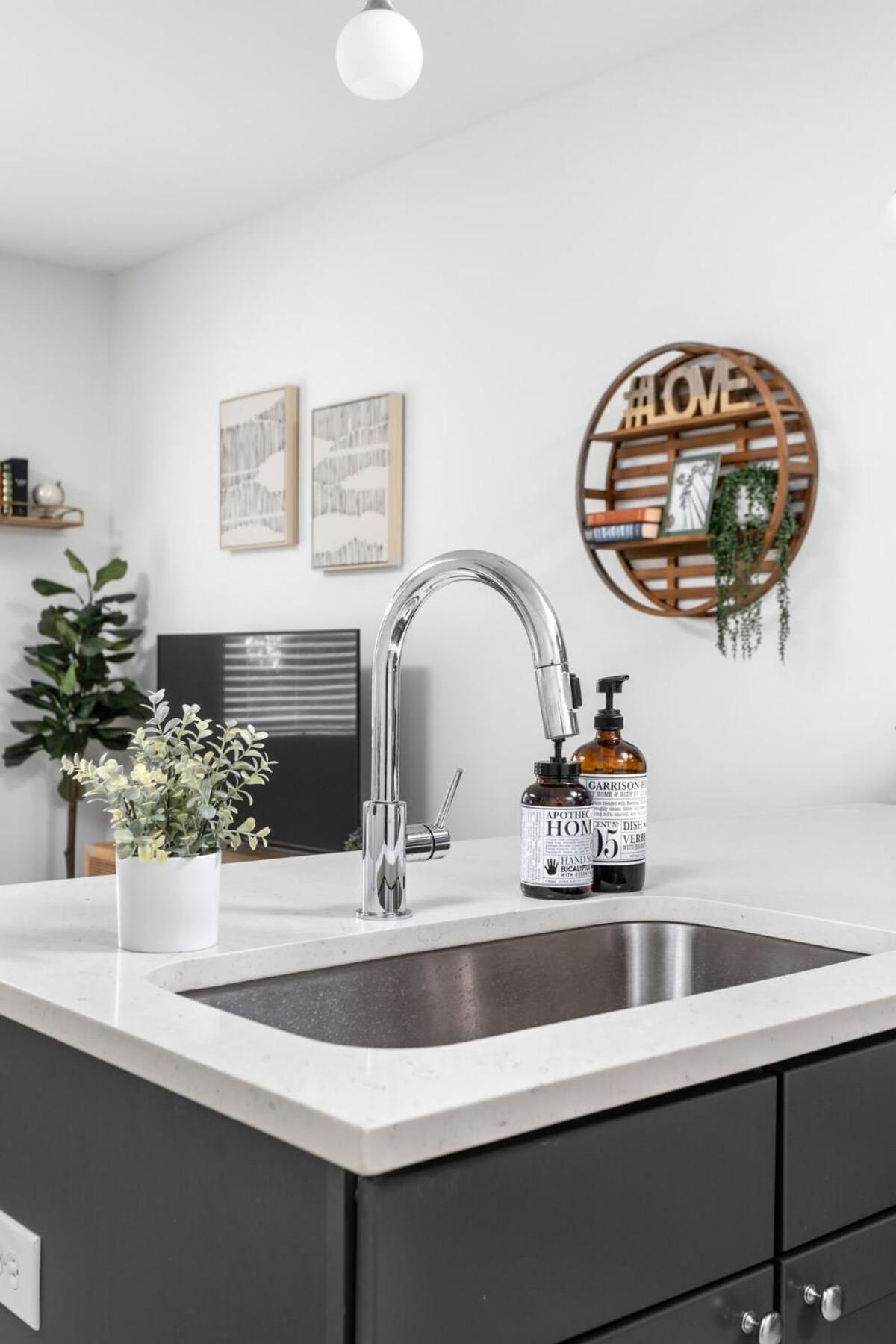 Cozysuites Modern Studio Steps From Broad Ripple Indianapolis Exterior foto